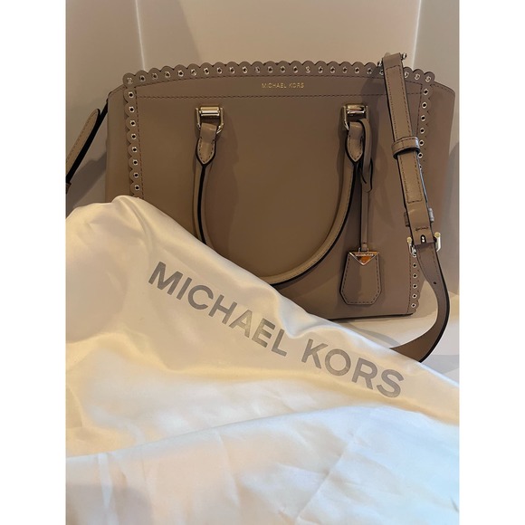 Michael Kors Benning Large Scalloped Leather Satchel Truffle Excellent Condition - Picture 2 of 15